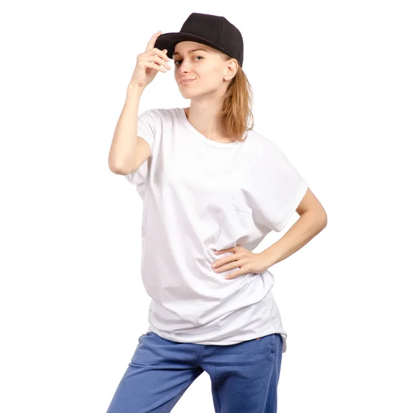 Bella donna in un berretto T-shirt sport — Foto Stock