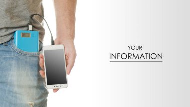 Adam bir cep cep telefonu akıllı telefon ve güç banka desen