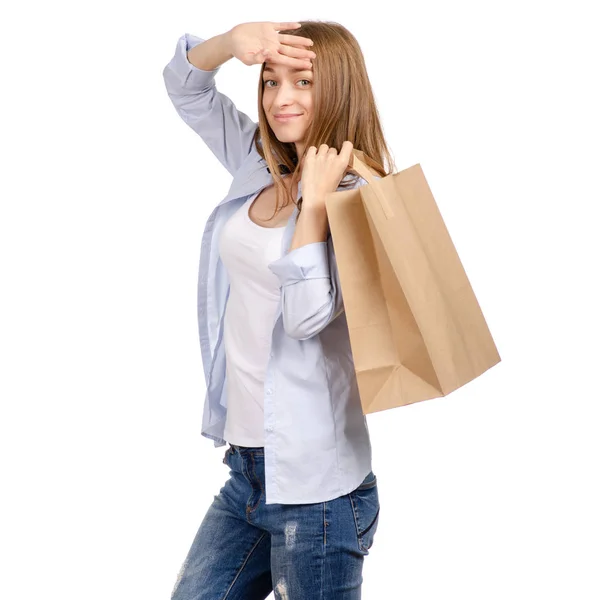 Женщина держит бумажный пакет покупки красоты — стоковое фото