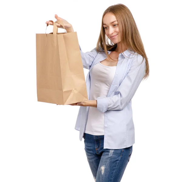 Γυναίκα που κρατά μια χάρτινη σακούλα ψώνια ομορφιά — Φωτογραφία Αρχείου