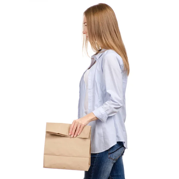 Mujer sosteniendo una bolsa de papel paquete de compras belleza —  Fotos de Stock