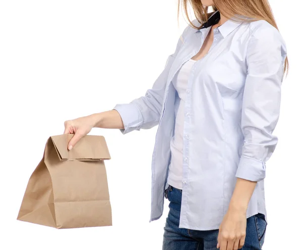 Mujer sosteniendo una bolsa de papel paquete de compras belleza — Foto de Stock