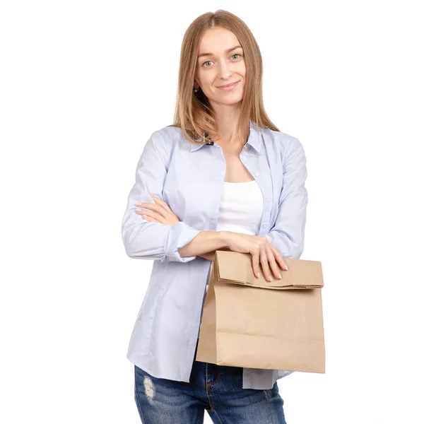 Mujer sosteniendo una bolsa de papel paquete de compras belleza —  Fotos de Stock