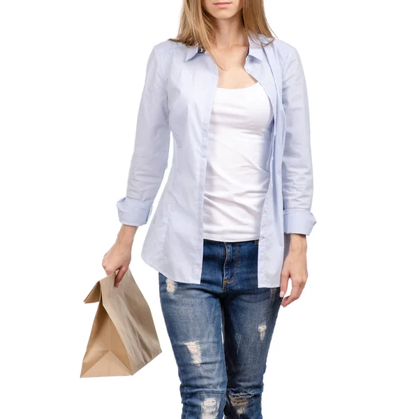Femme tenant un sac en papier paquet shopping beauté — Photo