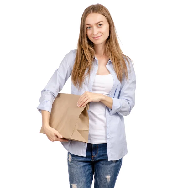Mujer sosteniendo una bolsa de papel paquete de compras belleza — Foto de Stock
