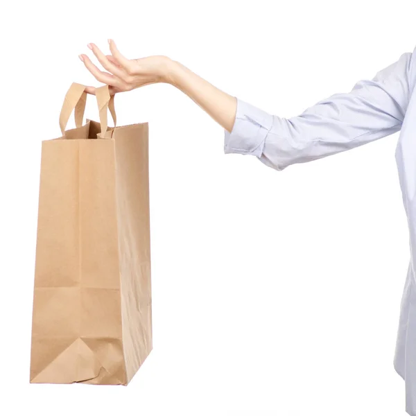 Mujer sosteniendo una bolsa de papel compras belleza — Foto de Stock