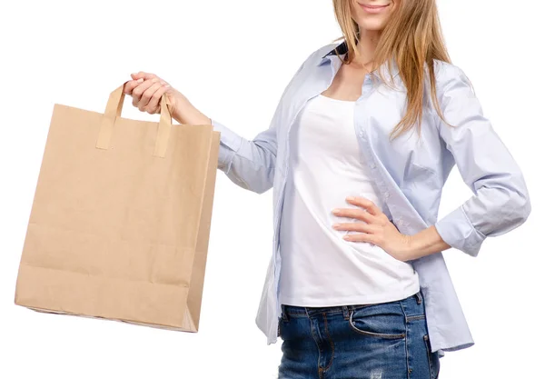 Mujer sosteniendo una bolsa de papel compras belleza — Foto de Stock