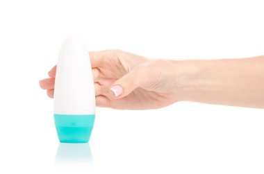 Kadın silindir deodorant elinde