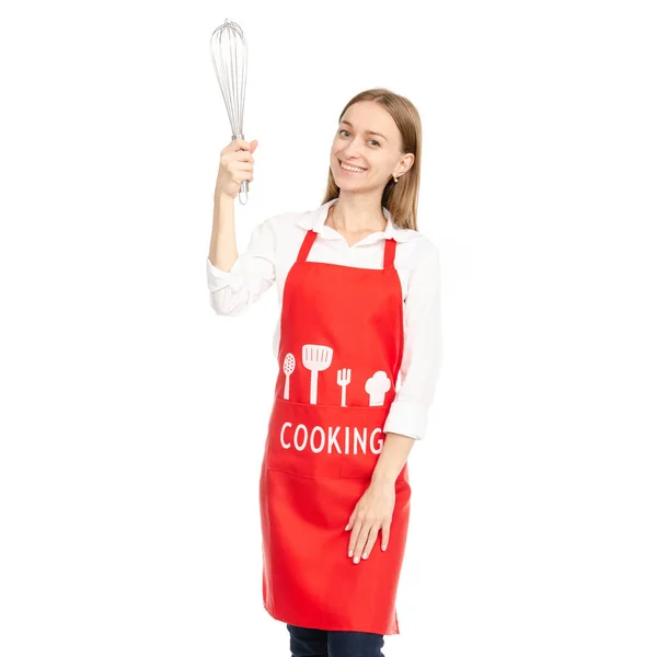 Une femme dans un tablier rouge dans les mains d'un fouet de cuisine corolle — Photo