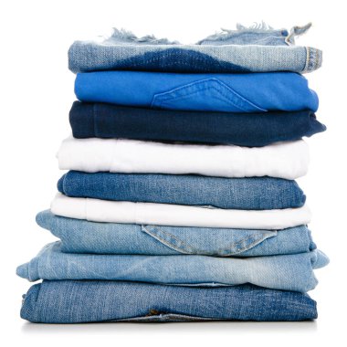 Bir yığın giyim Jeans