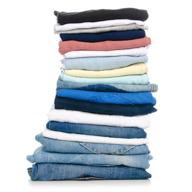 Giyim jeans t-shirt gömlek yığını