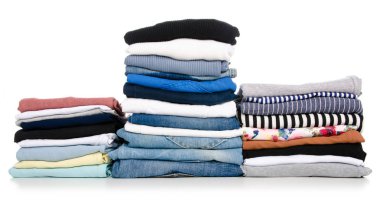 Giyim jeans t-shirt gömlek yığını