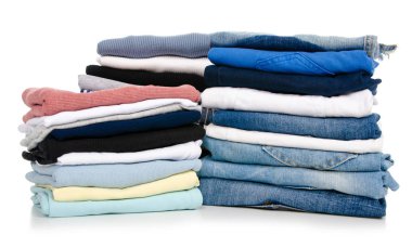 Giyim jeans t-shirt gömlek yığını