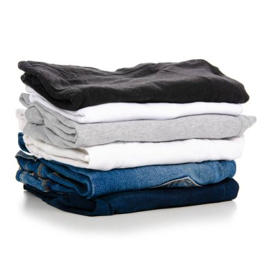 Giyim jeans t-shirt gömlek yığını