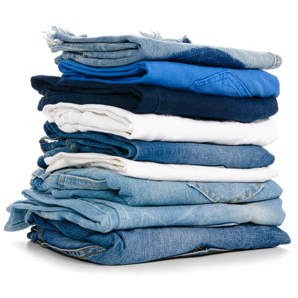 En stack kläder jeans — Stockfoto