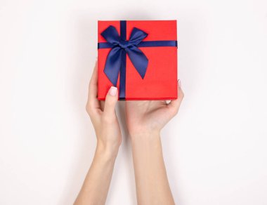 Kırmızı kurdele mavi yay el kutu