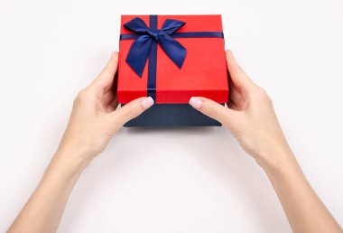 Kırmızı kurdele mavi yay el kutu