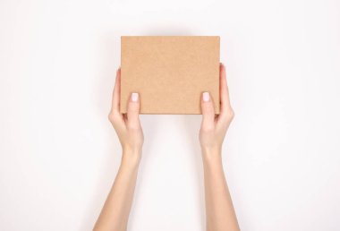 Elinde kutu. Yalıtım üstten görünüm