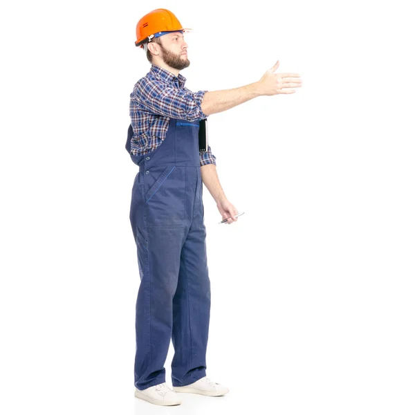 Jovem homem construtor indústria trabalhador hardhat com um caderno e caneta na mão — Fotografia de Stock