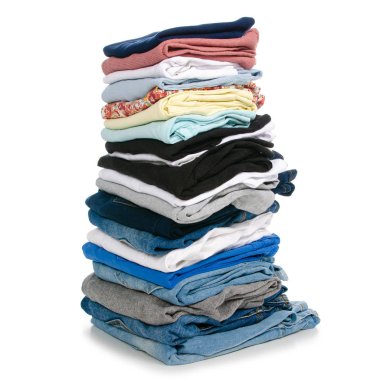 Giyim jeans t-shirt gömlek yığını