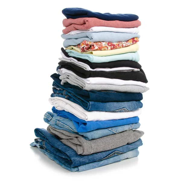 En stack av kläder jeans t-shirt skjorta — Stockfoto