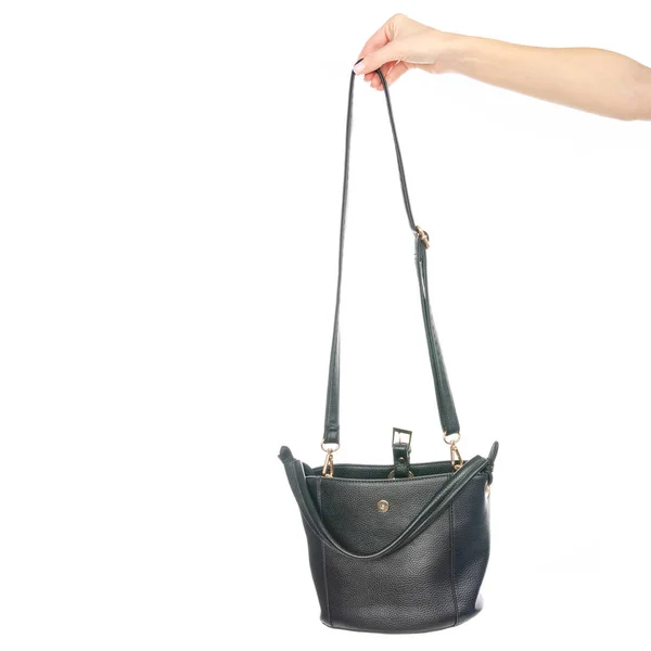 Kvinnans kvinnliga svart läder väska i handen — Stockfoto