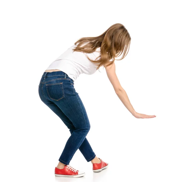 Woman in jeans and t-shirt showing — Stock Photo, Image