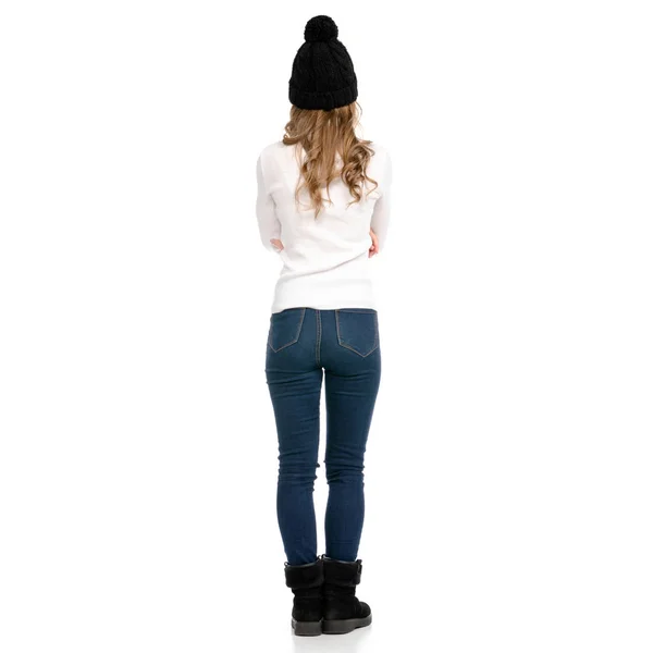 Hermosa mujer en jersey jeans sombrero frío — Foto de Stock