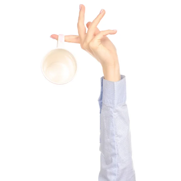 Кружка белой чашки в поднятой руке — стоковое фото