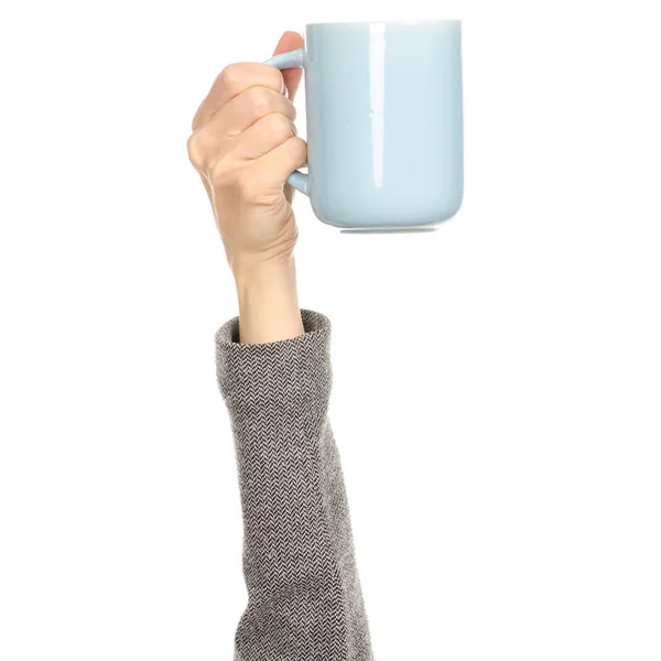 Blå Kopp Mugg Hand Arm Uppväckt Vit Bakgrund Isolering — Stockfoto