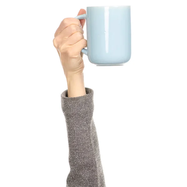 Tasse Tasse Bleue Dans Bras Main Soulevée Sur Fond Blanc — Photo