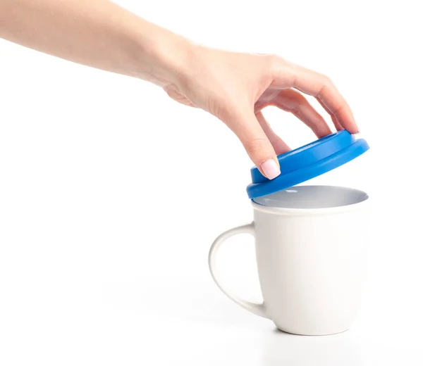 Weißer Becher mit blauem Deckel in der Hand — Stockfoto