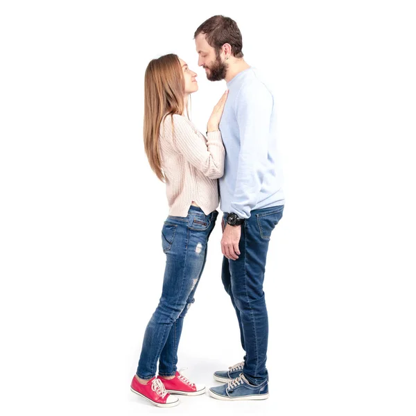 Hermoso joven hombre y mujer abrazo ternura —  Fotos de Stock