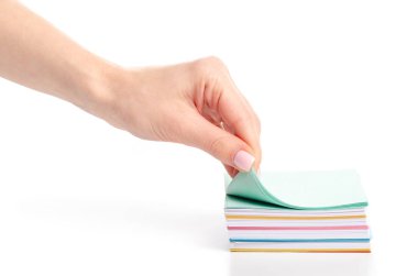 Renkli notlar elinde kağıt