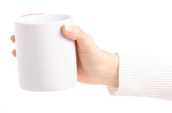 Caneca copo branco na mão feminina — Fotografia de Stock