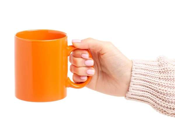 Caneca Copo Laranja Mão Feminina Isolamento Fundo Branco — Fotografia de Stock