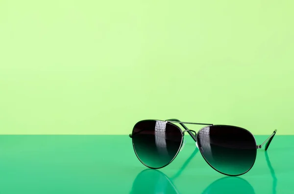 Akcesorium lato moda okulary przeciwsłoneczne — Zdjęcie stockowe
