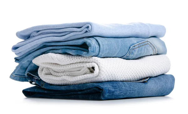 Stack av kläder jeans tröjor — Stockfoto