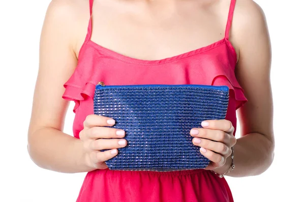 Kadın holding mavi kozmetik çantası — Stok fotoğraf