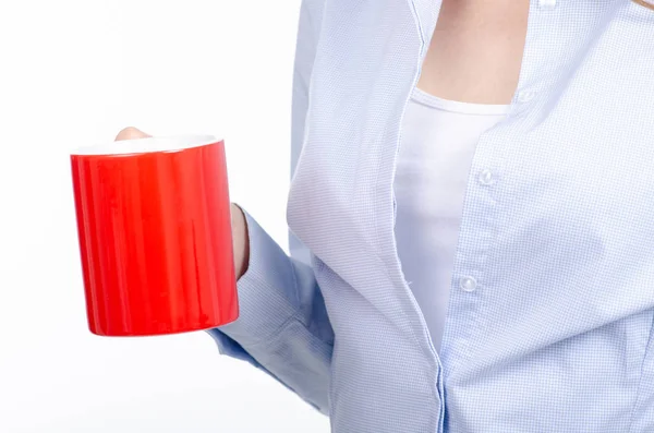Donna in mano tazza rossa tazza Immagine Stock