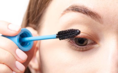 Kadın göz doğal fırça maskara