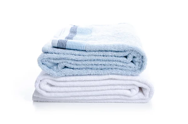 Pilha toalhas branco azul — Fotografia de Stock