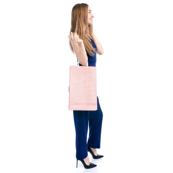 Frau in Stöckelschuhen mit Taschen in der Hand geht einkaufen — Stockfoto