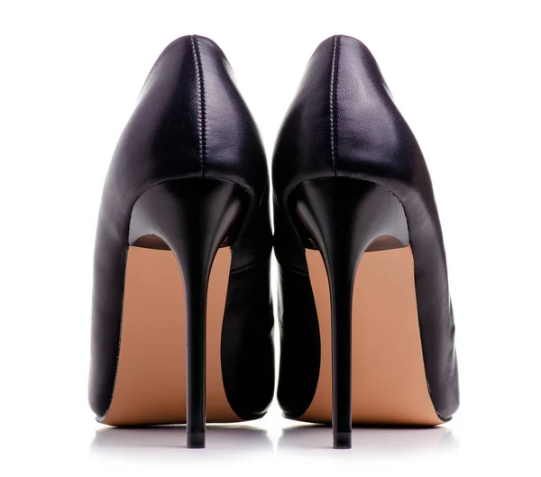 Жіноче чорне шкіряне взуття на високих підборах — стокове фото