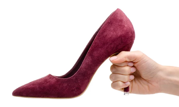 Weibliche rote Wildleder High Heels in der Hand — Stockfoto