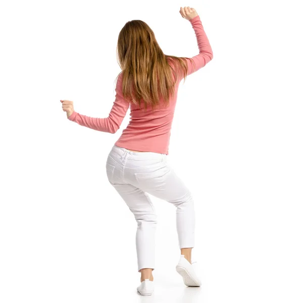Mulher de jeans brancos e camisa dançando — Fotografia de Stock