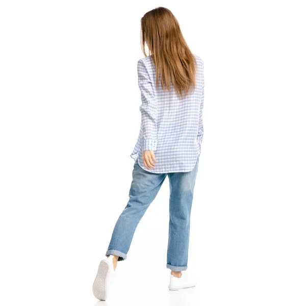 Donna in jeans blu e camicia va — Foto Stock
