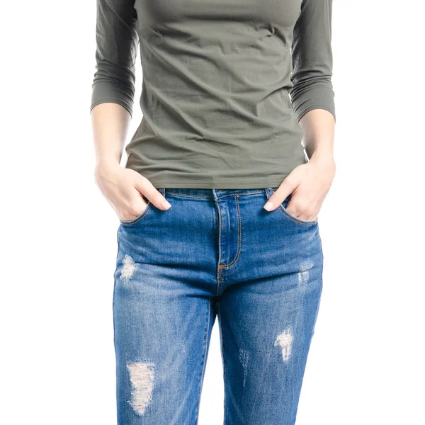 El kadın mavi kot pantolon ve yeşil gömlek cep makroda beyaz zemin yalıtımı hakkında