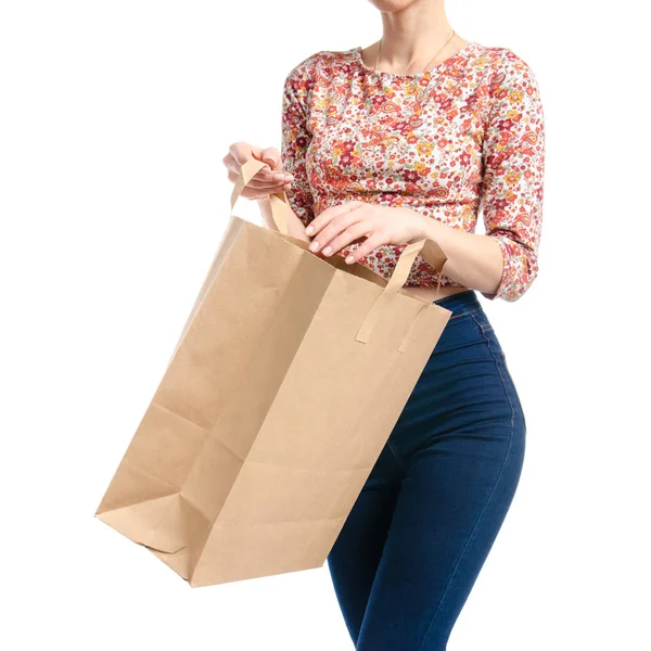 Mulher em jeans e camisa saco pacote na mão moda comprar venda macro — Fotografia de Stock