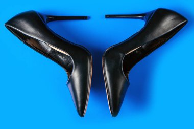 siyah kadın yüksek topuk ayakkabı